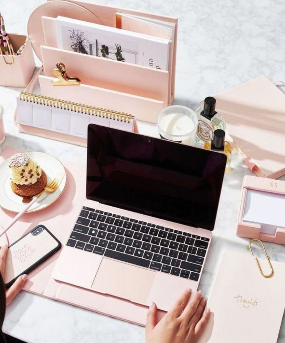 virtual blogger assistant for SEO and website maintenance 